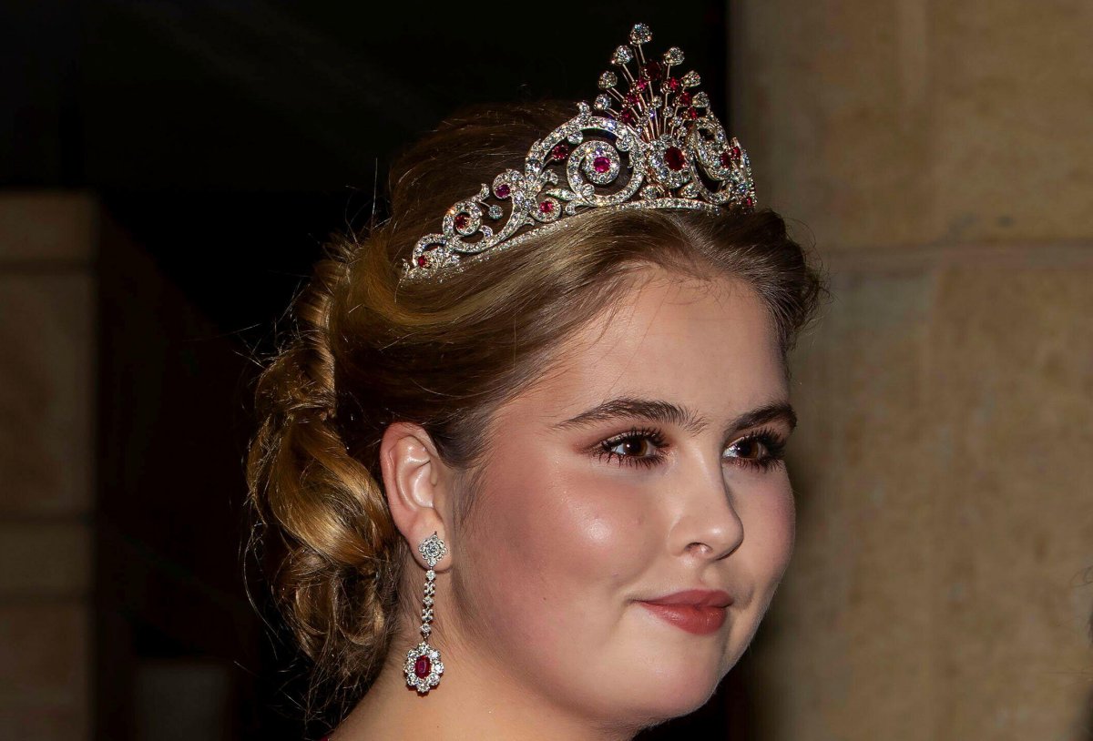 The Princess of Orange leaves her hotel in Amman on the way to a wedding reception for Crown Prince Hussein and Princess Rajwa of Jordan on June 1, 2023 (Albert Nieboer/DPA Picture Alliance/Alamy)