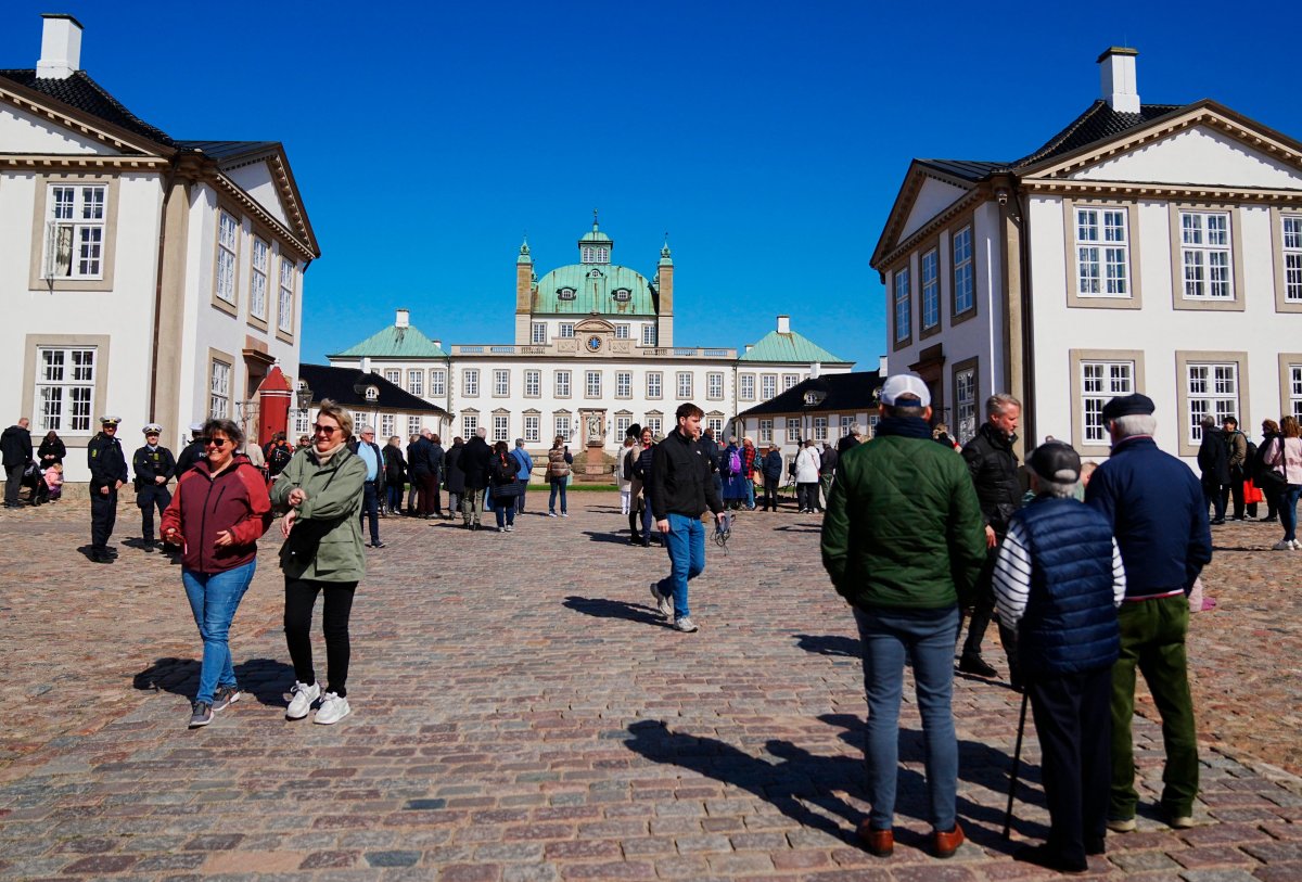 Crowds gather near Fredensborg Palace ahead of the public celebrations of Queen Margrethe of Denmark's 84th birthday on April 16, 2024 (Ritzau/Alamy)
