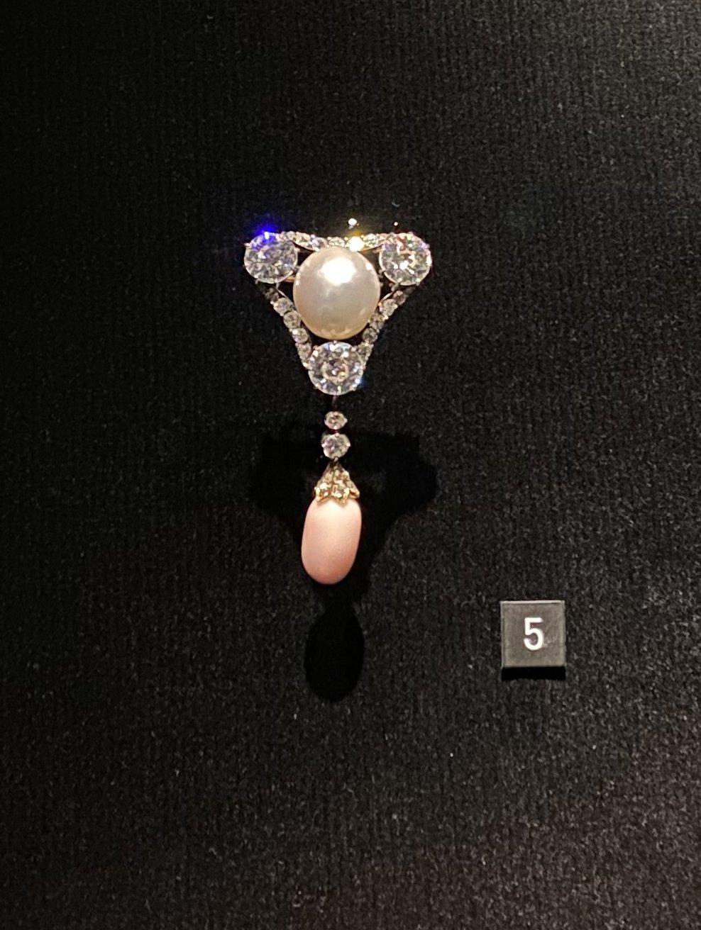 Queen Alexandrine's diamond and pearl brooch is displayed at Amalienborg Palace, 2022 (Photo generously shared by reader Kim)