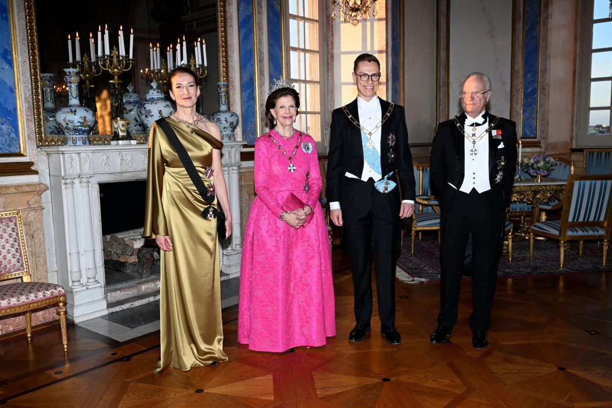 The King and Queen of Sweden, with President Stubb of Finland and his wife, Suzanne, attend a state banquet at the Royal Palace in Stockholm on April 23, 2024 (Fredrik Sandberg/TT News Agency/Alamy)