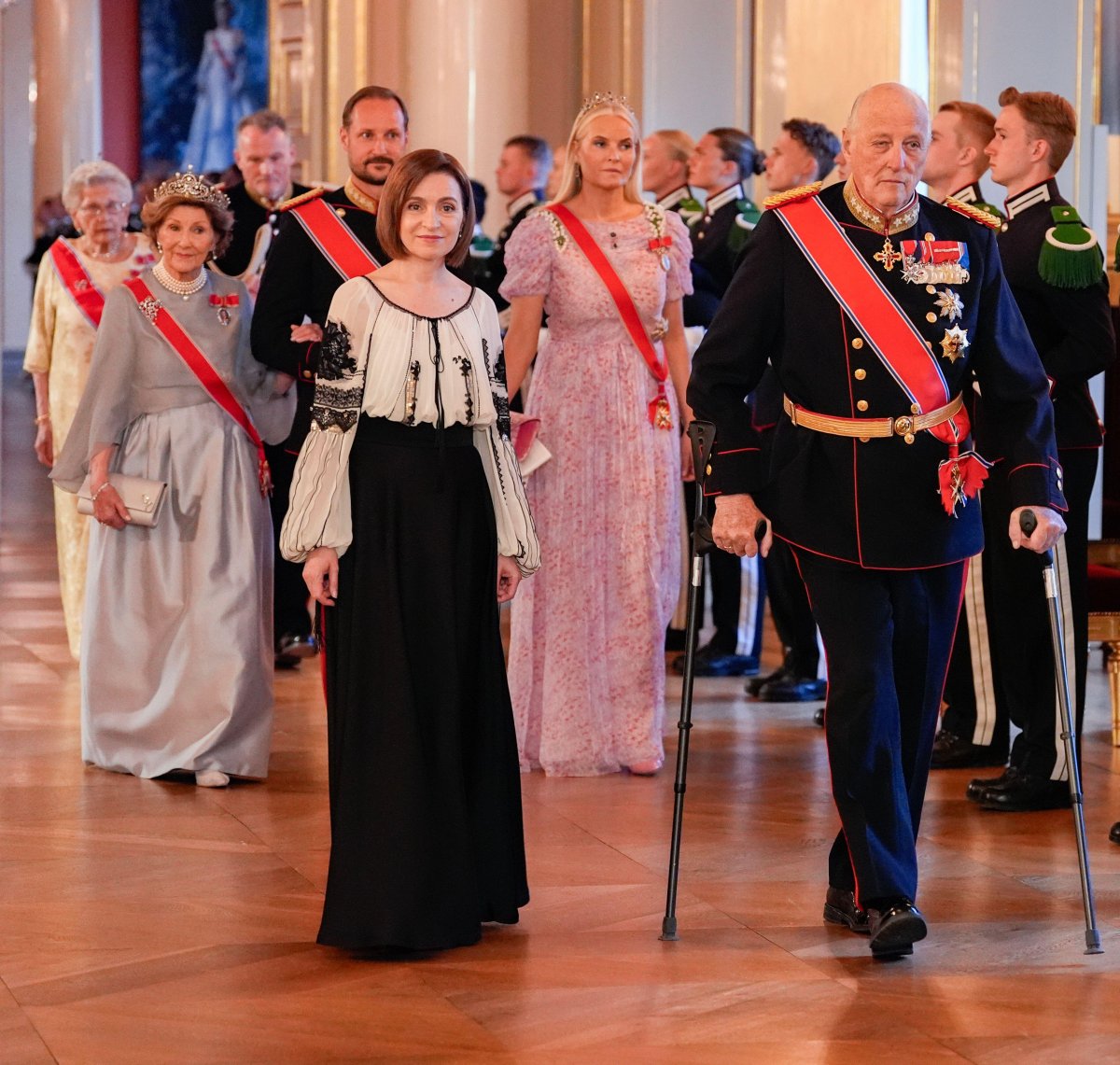 The King of Norway and the President of Moldova arrive for a state banquet at the Royal Palace in Oslo on May 6, 2024 (Terje Pedersen/NTB/Alamy)