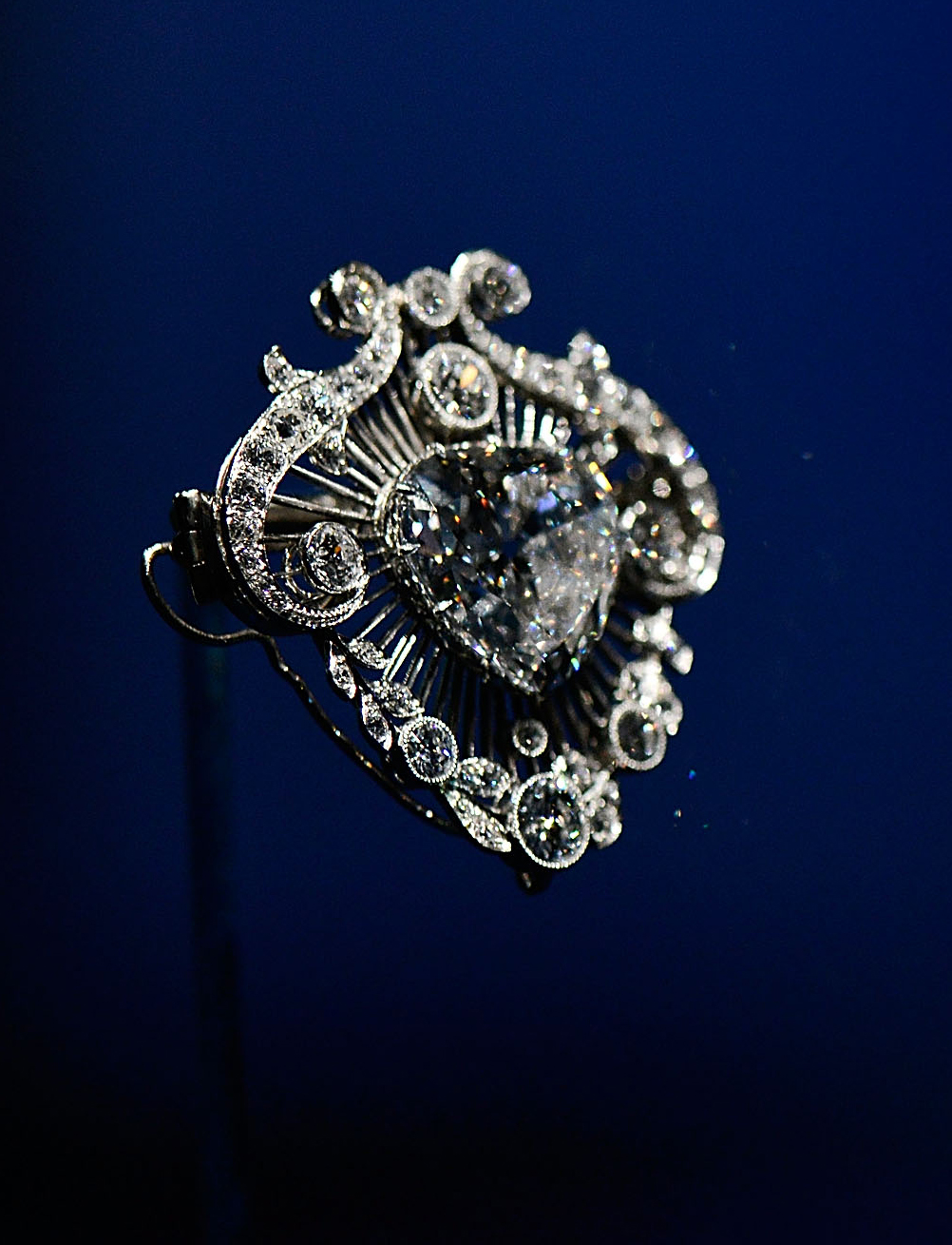 The Cullinan V Brooch is displayed as part of the "Diamonds: A Jubilee Celebration" exhibition at Buckingham Palace in London on June 28, 2012 (Bethany Clarke/Getty Images)
