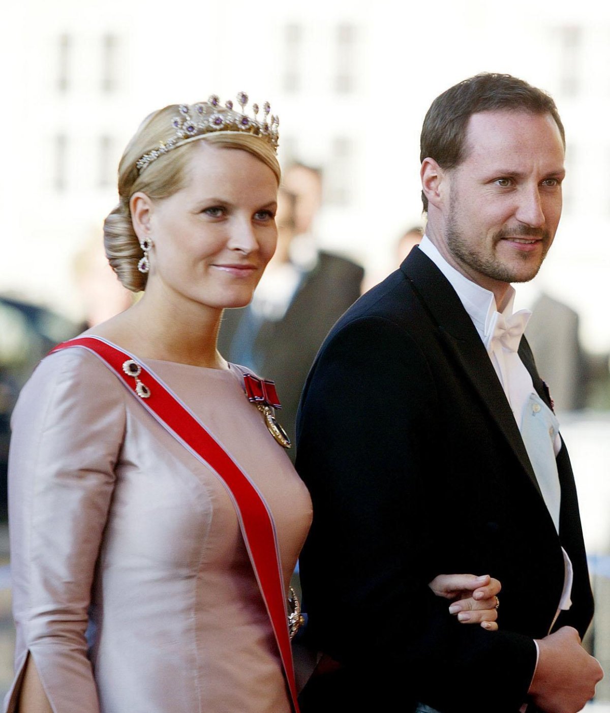The Crown Prince and Crown Princess of Norway attend a pre-wedding gala at the Royal Theatre in Copenhagen on May 13, 2004 (Polfoto/Ritzau/Alamy)