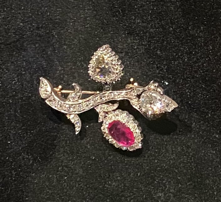 Queen Lovisa's Diamond and Spinel Brooch is displayed at the Amalienborg Museum, 2022 (Photo generously shared by reader Kim)
