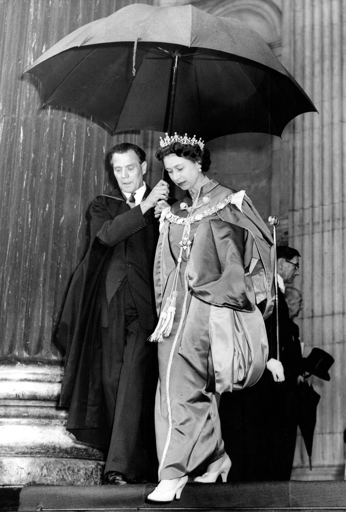 Queen Elizabeth II of the United Kingdom attends the dedication of the new Order of the British Empire chapel at St Paul's Cathedral in London on May 20, 1960 (Smith Archive/Alamy)