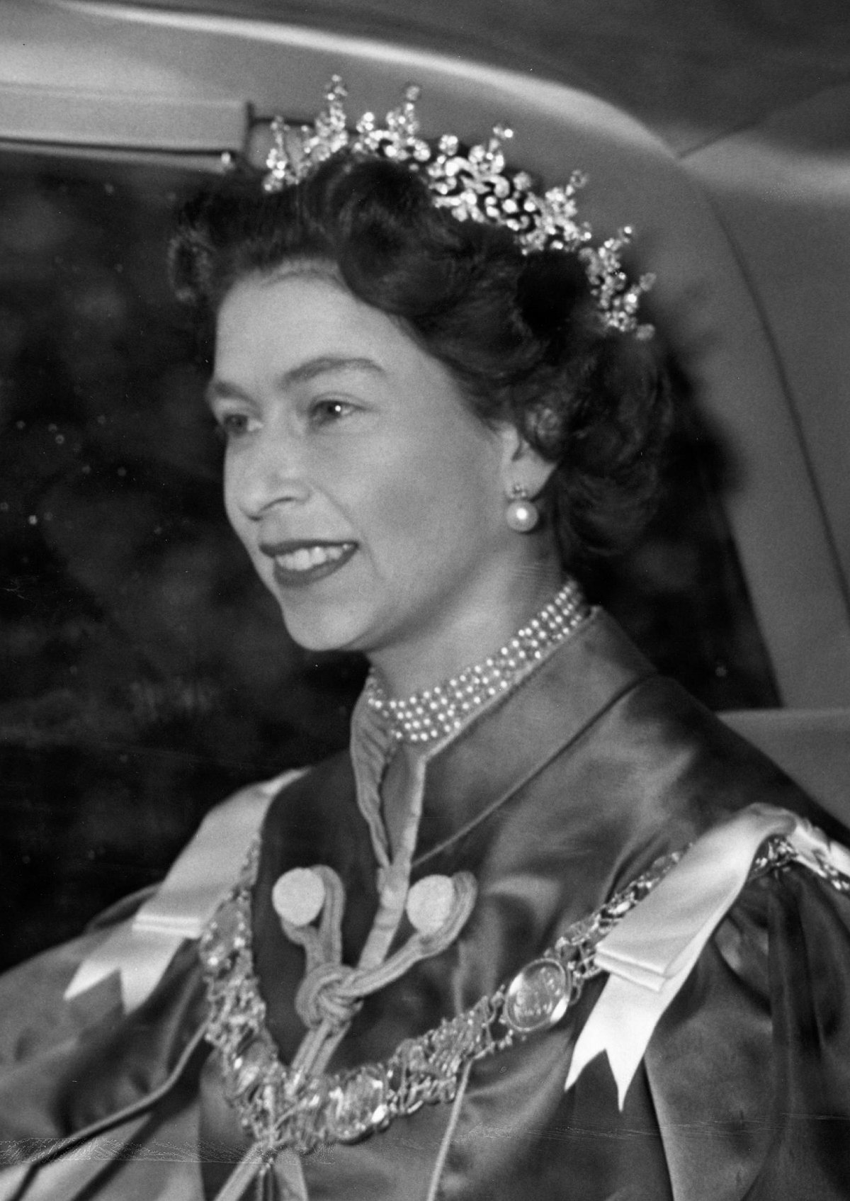 Queen Elizabeth II of the United Kingdom departs after the dedication of the new Order of the British Empire chapel at St Paul's Cathedral in London on May 20, 1960 (PA Images/Alamy)