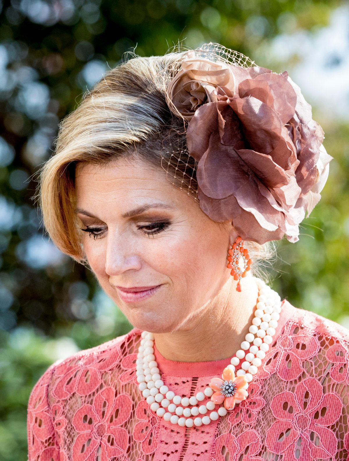 The Queen of the Netherlands visits the Museo Nacional Arte Antiga in Lisbon, Portugal on October 11, 2017 (Patrick van Katwijk/DPA Picture Alliance/Alamy)