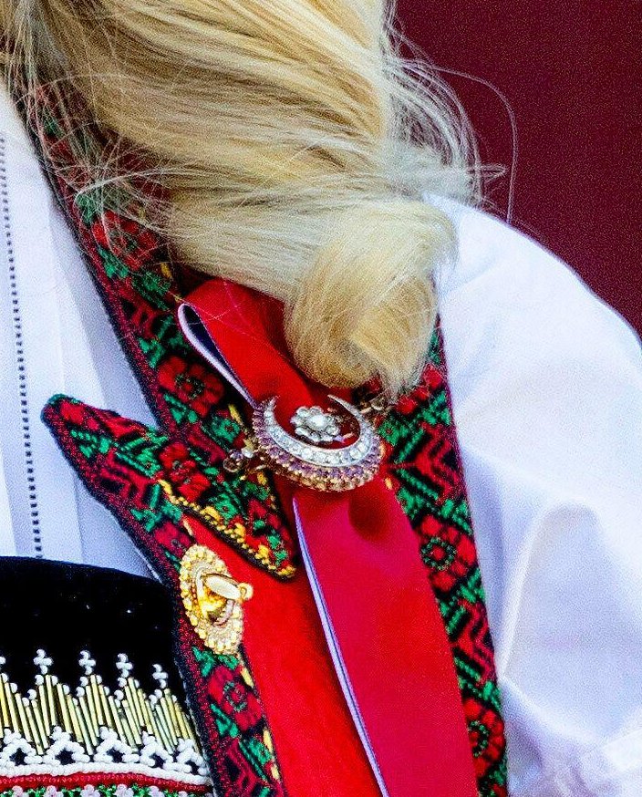 Crown Princess Mette-Marit of Norway celebrates National Day on the Skaugum estate in Asker on May 17, 2024 (Albert Nieboer/DPA Picture Alliance/Alamy)