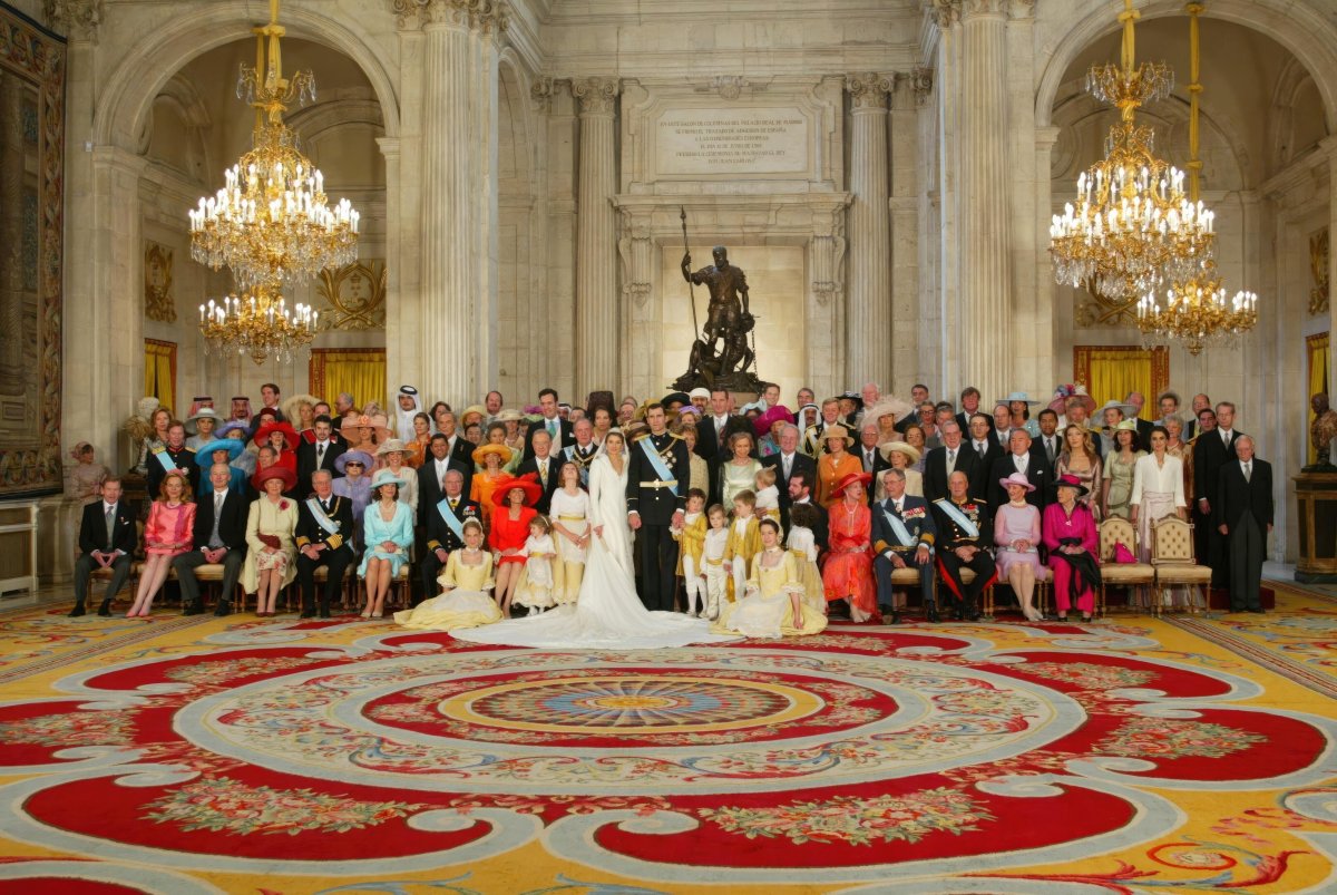 The Prince and Princess of Asturias pose for an official portrait with their guests at the Royal Palace in Madrid after their royal wedding ceremony on May 22, 2004 (Ernesto Agudo/Album/Alamy)