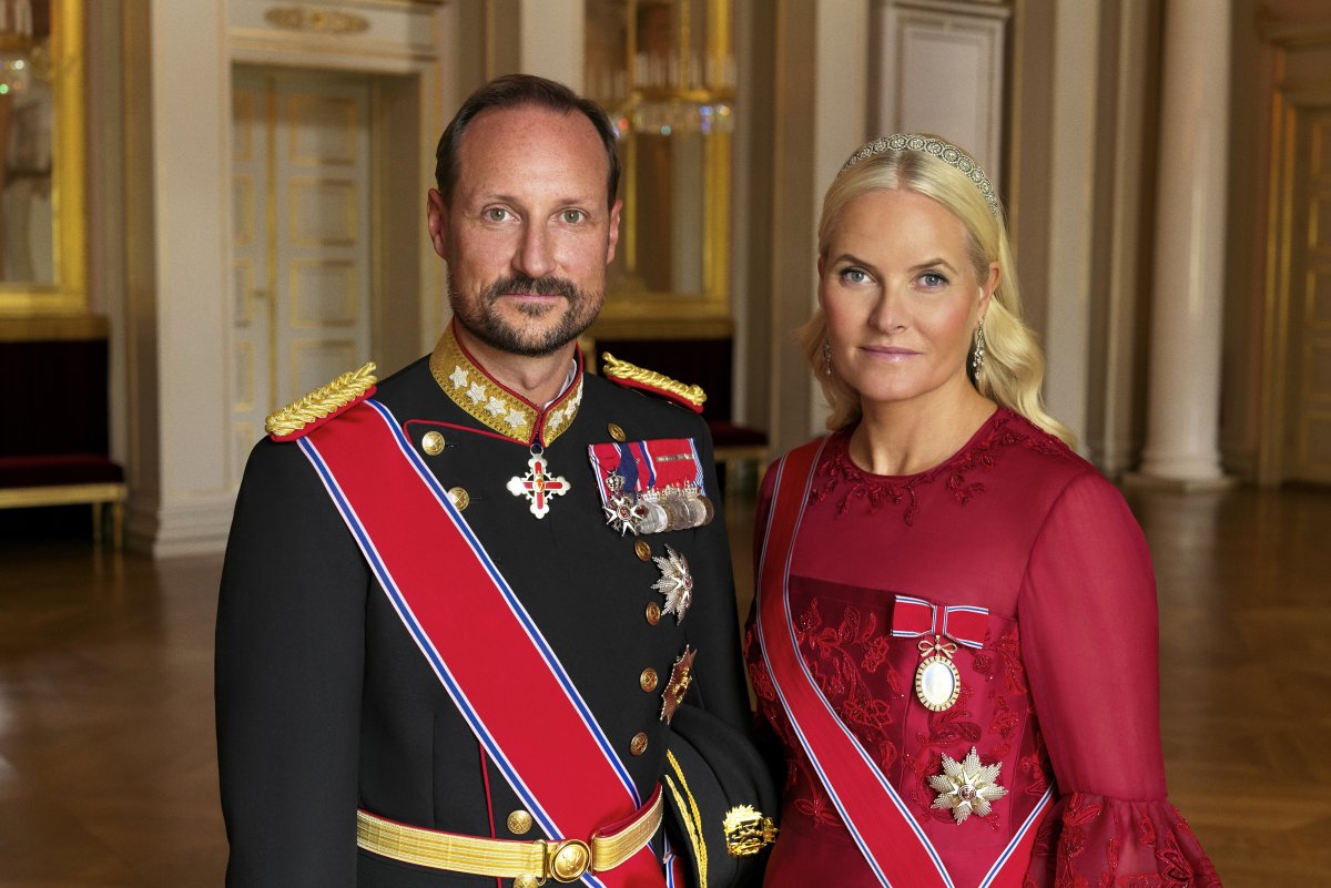 Gala portrait of Crown Prince Haakon and Crown Princess Mette-Marit of Norway, released on May 24, 2024 (Dusan Reljin/Kongehuset)