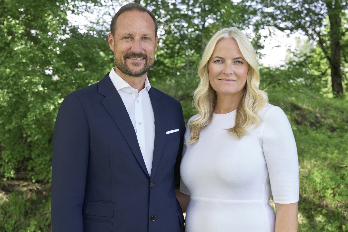 Portrait of Crown Prince Haakon and Crown Princess Mette-Marit of Norway, released on May 25, 2024 (Dusan Reljin/Kongehuset)