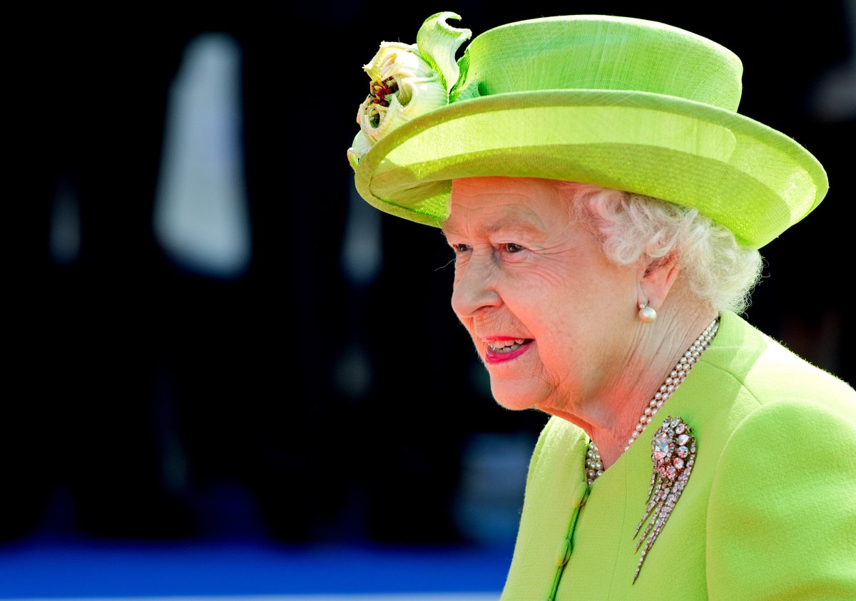 Queen Elizabeth II attends a commemoration ceremony marking the 70th anniversary of the D-Day landings in Normandy on June 6, 2014 (Patrick van Katwijk/DPA Picture Alliance/Alamy)