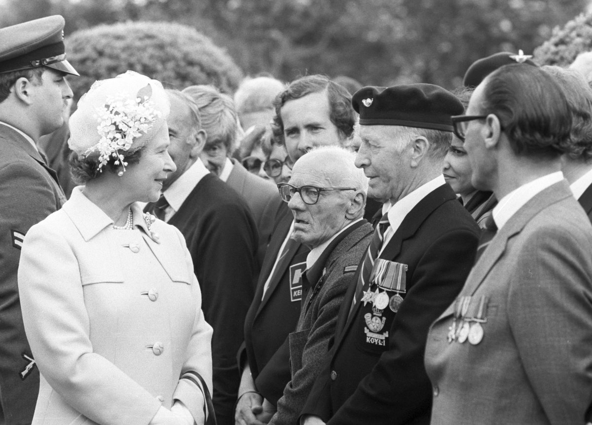Queen Elizabeth II speaks with veterans of the D-Day landings at the British War Cemetery in Bayeux, France, during the 40th anniversary commemorations of D-Day on June 6, 1984 (PA Images/Alamy)