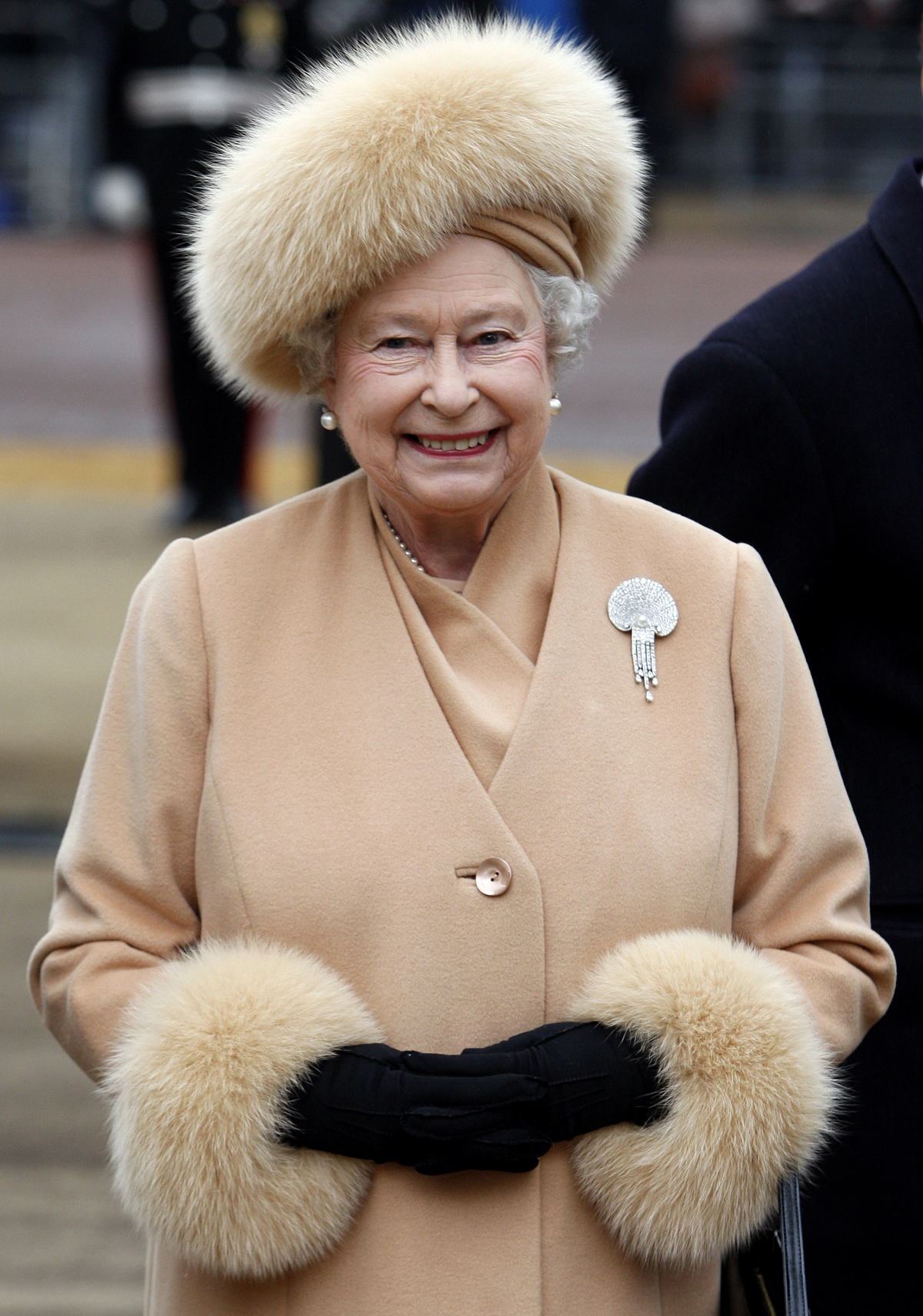 Queen Elizabeth II arrives to unveil a memorial to Queen Elizabeth the Queen Mother on the Mall in central London on February 24, 2009 (KIRSTY WIGGLESWORTH/AFP via Getty Images)
