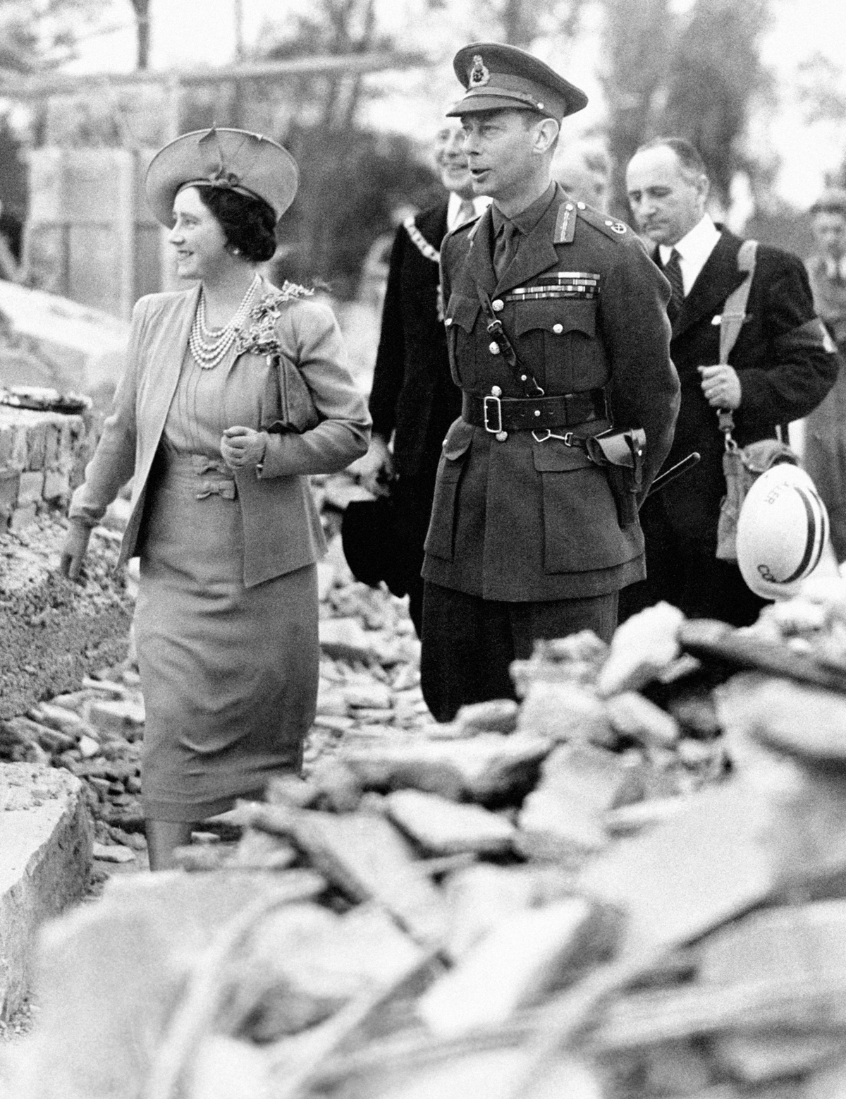 King George VI and Queen Elizabeth tour bombed districts in North west London following Luftwaffe air raids on September 28, 1940 (PA Images/Alamy)