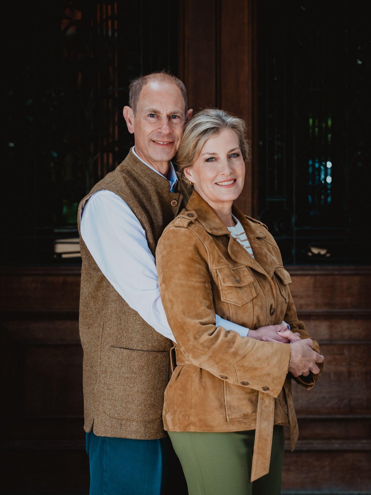 The Duke and Duchess of Edinburgh pose for a new portrait to celebrate their 25th wedding anniversary, June 2024 (Chris Jelf/Buckingham Palace/PA Images/Alamy)