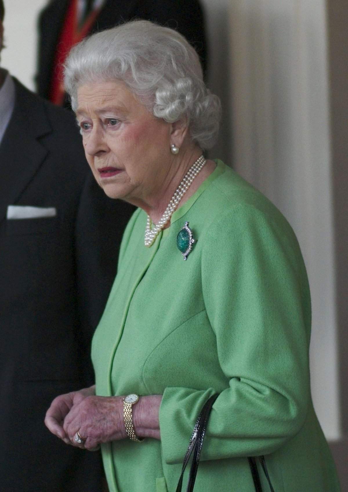 Queen Elizabeth II bids farewell to the President of Turkey at Buckingham Palace on November 24, 2011 (Matt Dunham/PA Images/Alamy)