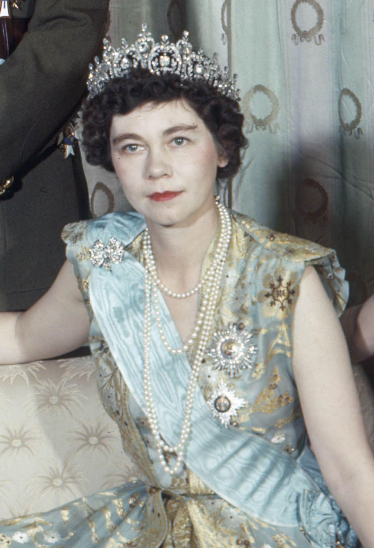 Queen Friederike of the Hellenes poses for a formal portrait, ca. 1947 (Zuma Press/Alamy)