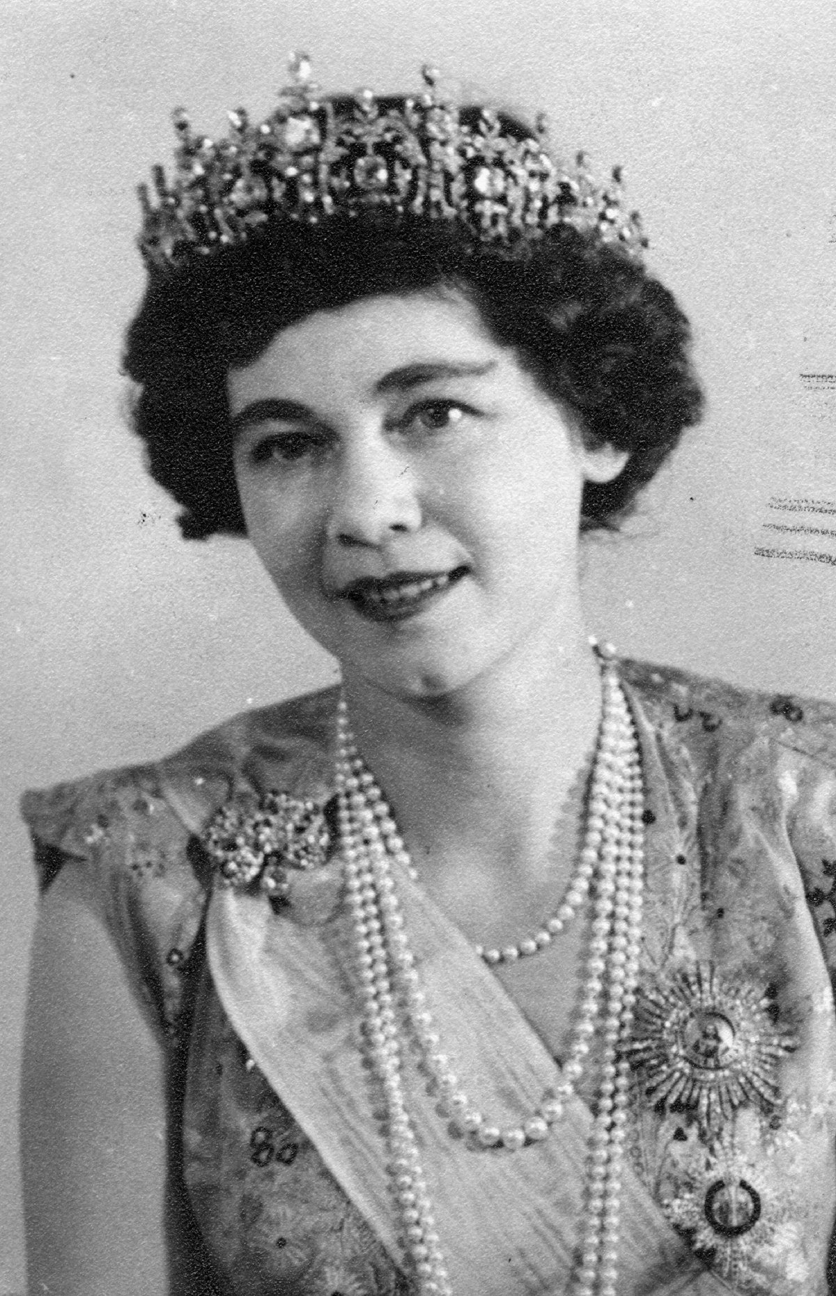 Queen Friederike of the Hellenes poses for a formal portrait, ca. 1947 (Interfoto/Alamy)