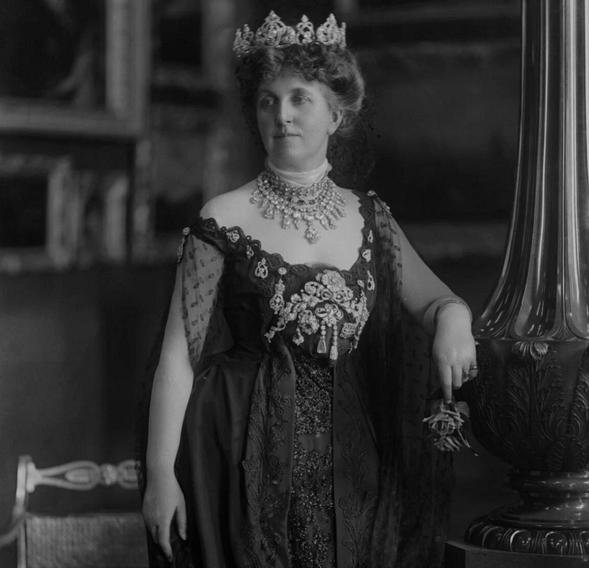 Kathleen Wellesley, Duchess of Wellington, photographed by H. Walter Barnett ca. 1900 (© National Portrait Gallery, London)