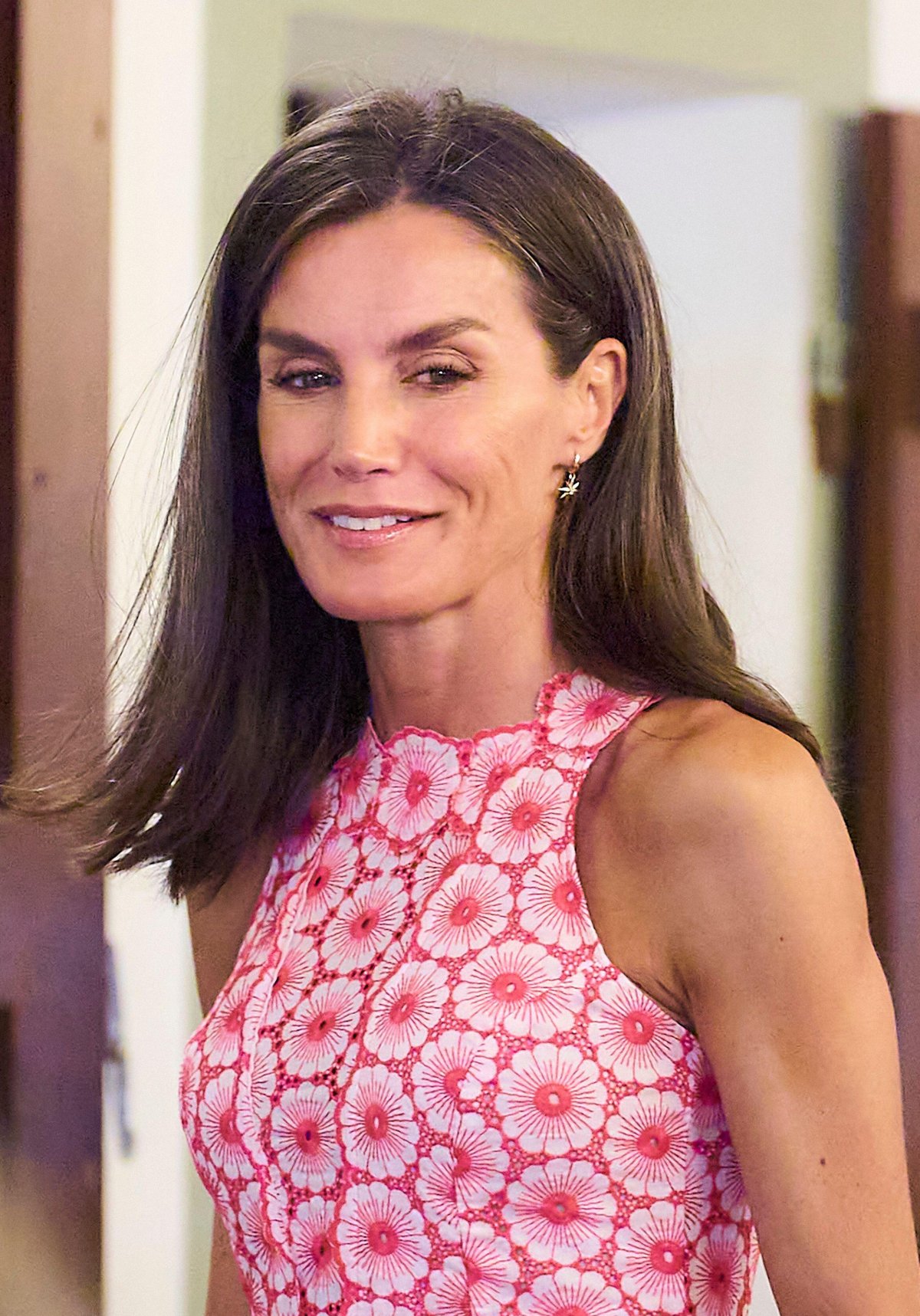 The Queen of Spain arrives at a restaurant in Palma de Mallorca for a family dinner on August 4, 2024 (Jack Abuin/Zuma Press/Alamy)