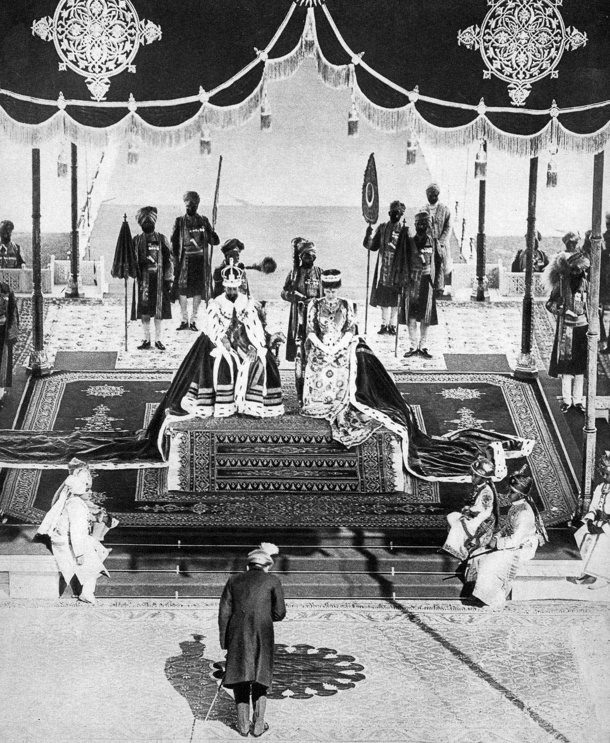 The Nizam of Hyderabad pays homage at the Delhi Durbar, 1911 (Wikimedia Commons)