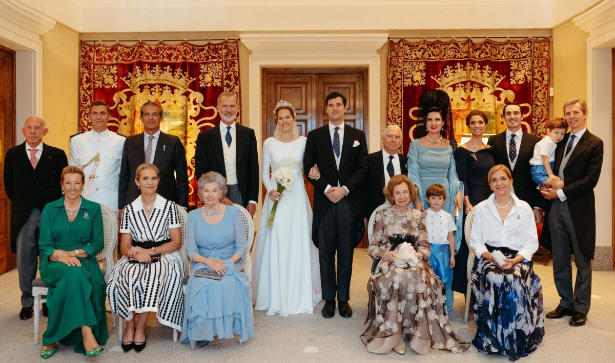 Victoria López-Quesada y Bourbon-Two Sicilies and Enrique Moreno de la Cova Ybarra are pictured with family members on their wedding day in Algete, Spain on August 31, 2024 (Casa Real/Bibiana Fierro)