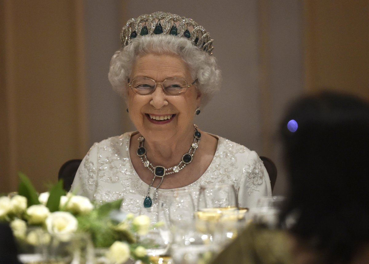 Queen Elizabeth II attends the Commonwealth Heads of Government Meeting dinner at the Corinthia Palace Hotel in Malta on November 27, 2015 (Toby Melville/PA Images/Alamy)