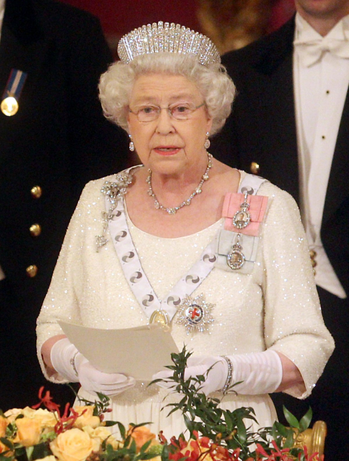 Queen Elizabeth II hosts a state banquet for the visiting President of South Africa at Buckingham Palace in London on March 3, 2010 Lewis Whyld/PA Images/Alamy)