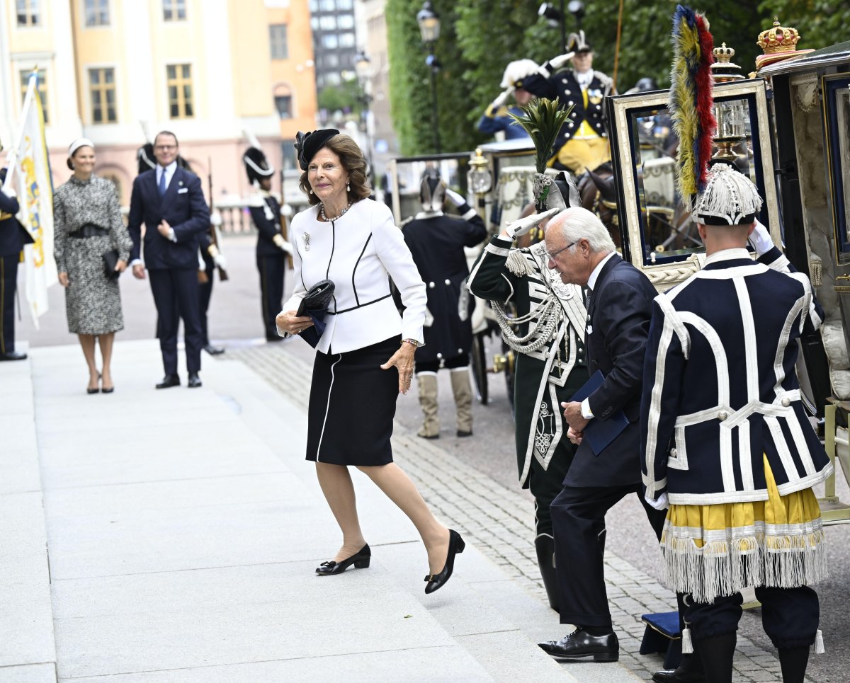 The King and Queen of Sweden arrive for the opening of the Riksdag session in Stockholm on September 10, 2024 (Pontus Lundahl/TT News Agency/Alamy)