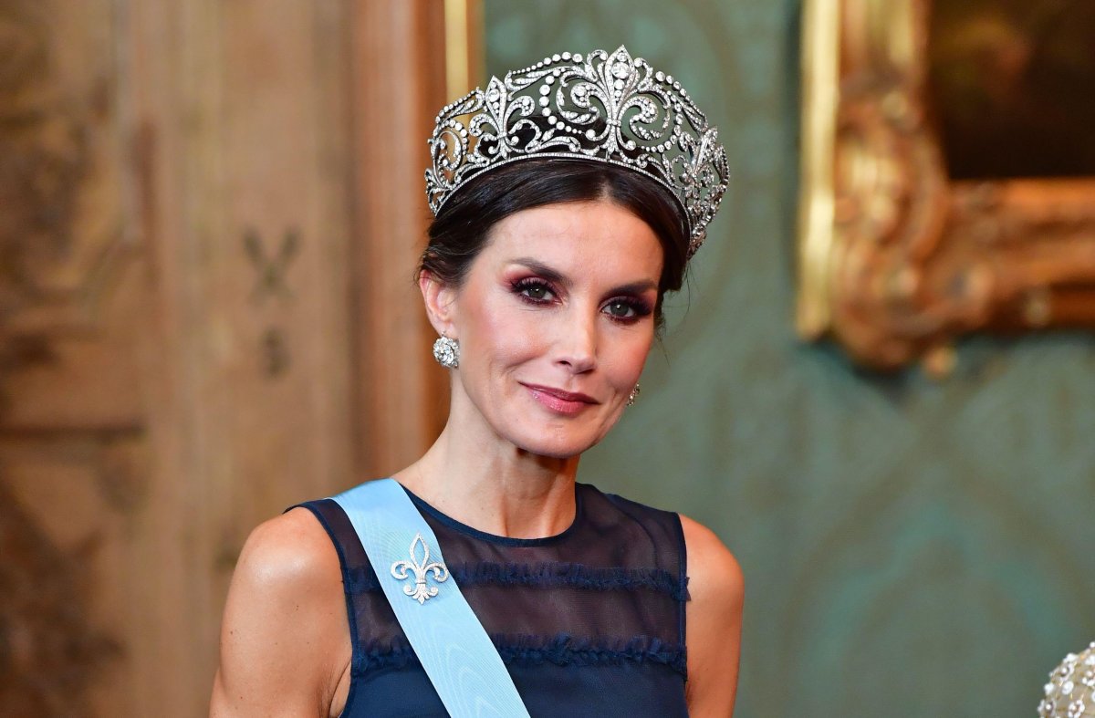 Queen Letizia of Spain attends a state banquet at the Royal Palace in Stockholm on November 24, 2021 (Jonas Ekströmer/TT News Agency/Alamy)