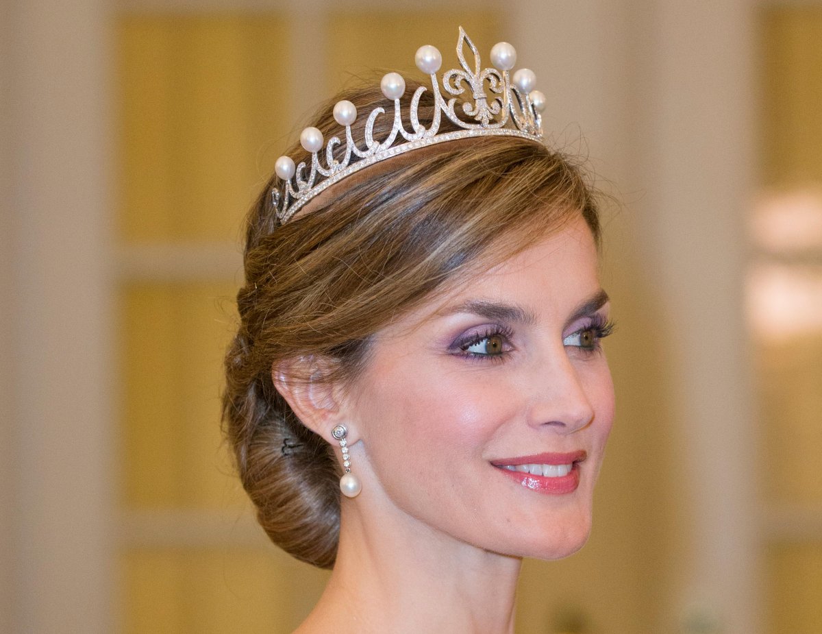 Queen Letizia of Spain attends a banquet celebrating the 75th birthday of Queen Margrethe II of Denmark at Christiansborg Palace in Copenhagen on April 15, 2015 (DPA Picture Alliance/Alamy)