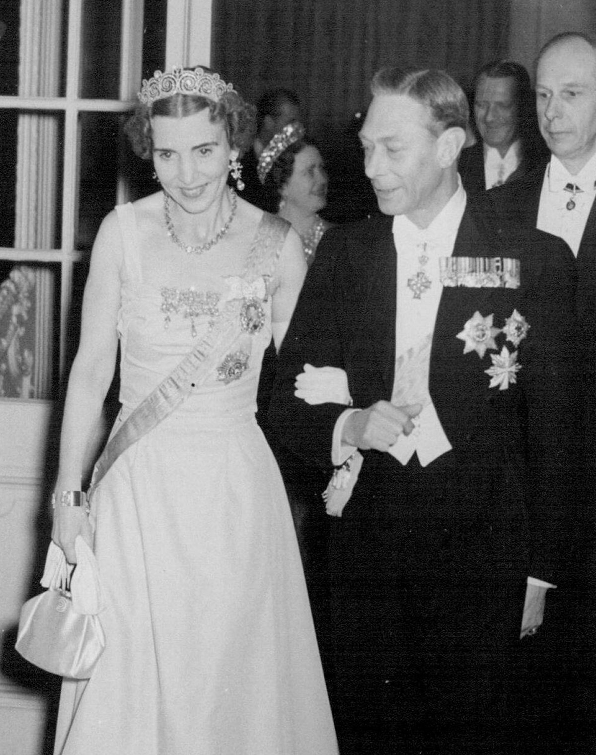 Queen Ingrid of Denmark and King George VI of the United Kingdom leave the Danish Embassy in London after a banquet on May 9, 1951 (SuperStock/Alamy)