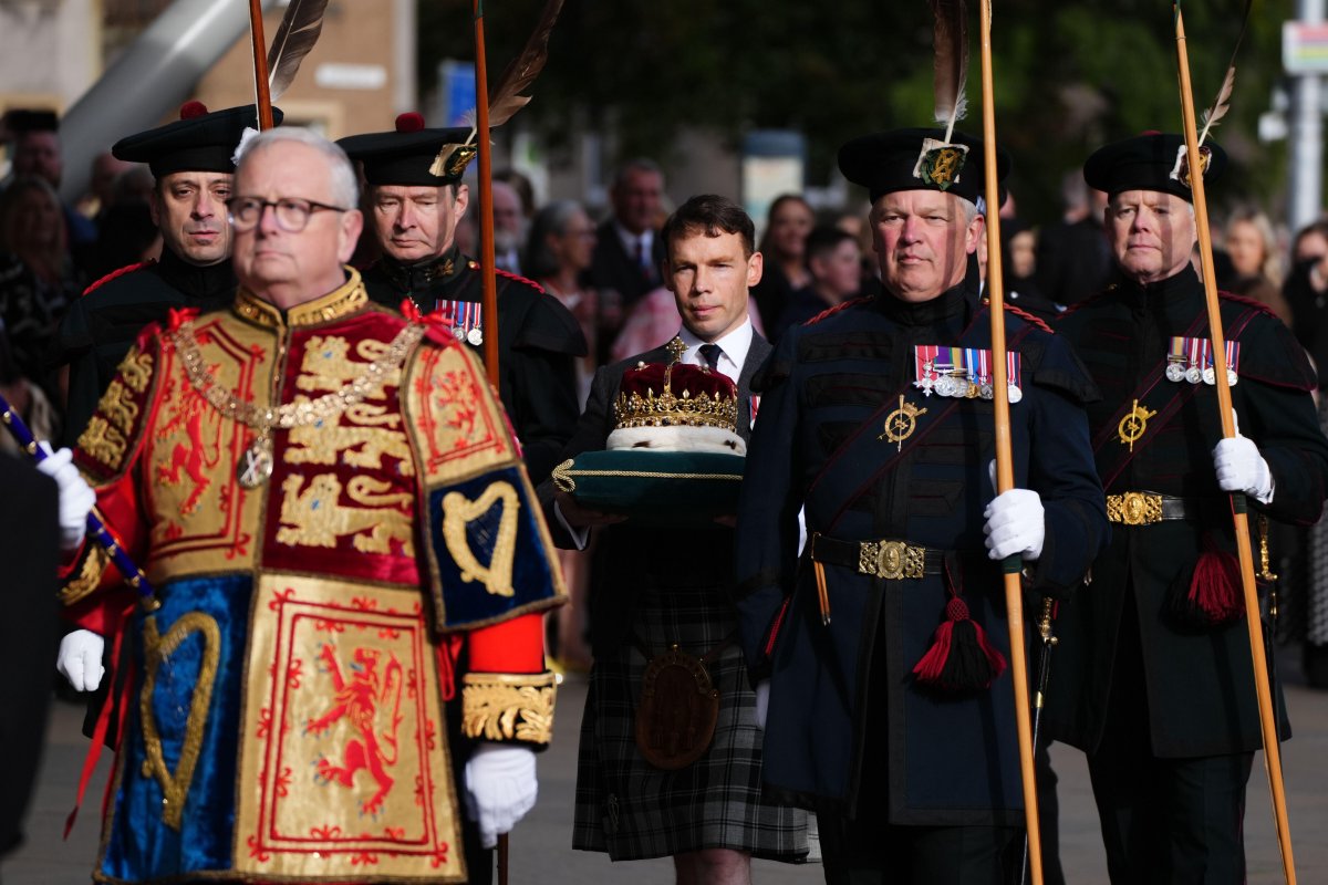 The Duke of Hamilton and Brandon carries the Crown of Scotland ahead of a royal visit to the Scottish Parliament in Edinburgh to mark its 25th anniversary on September 28, 2024 (Andrew Milligan/PA Images/Alamy)