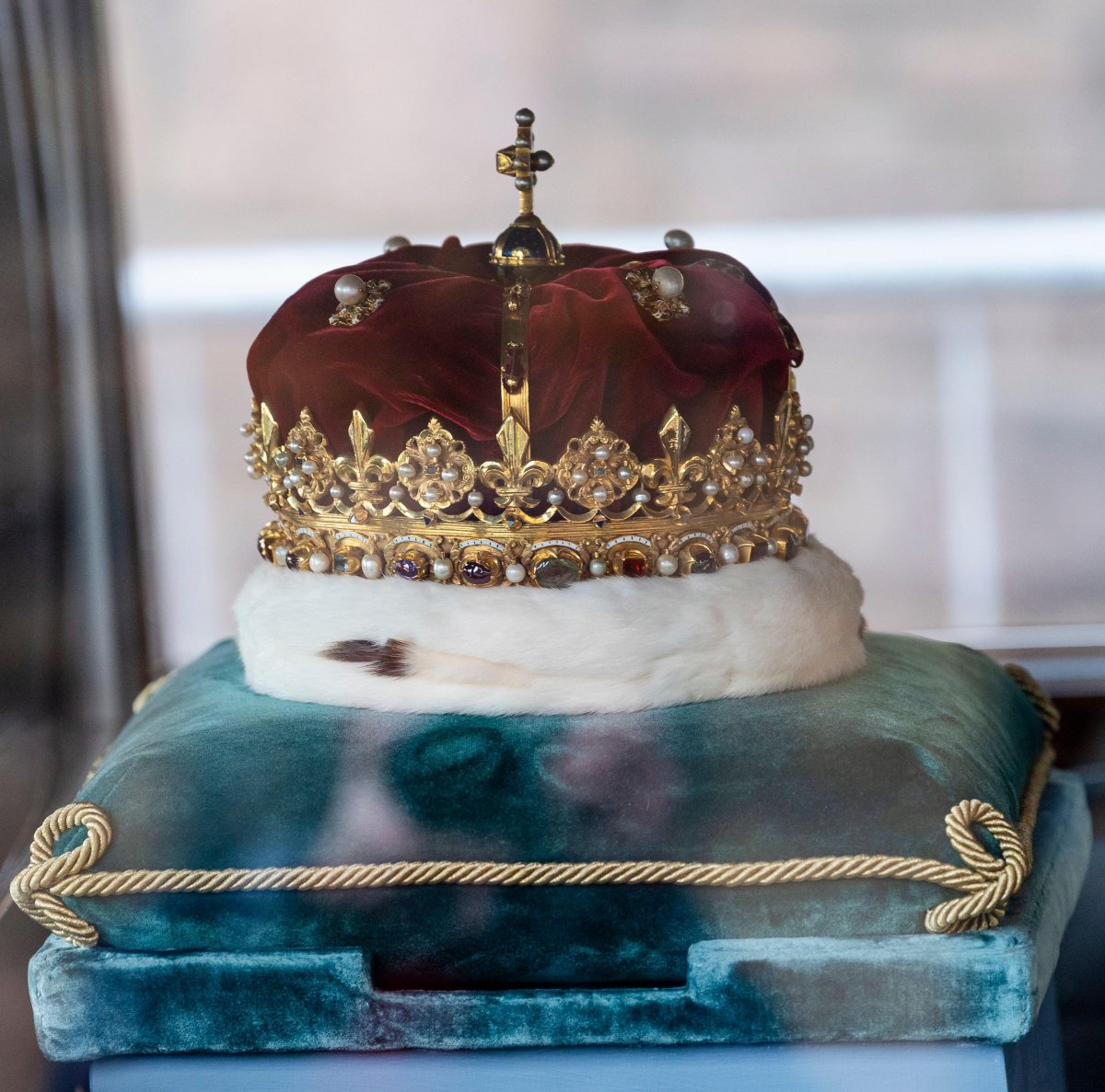 The Crown of Scotland arrives ahead of a royal visit to the Scottish Parliament in Edinburgh to mark its 25th anniversary on September 28, 2024 (Euan Cherry/Alamy)