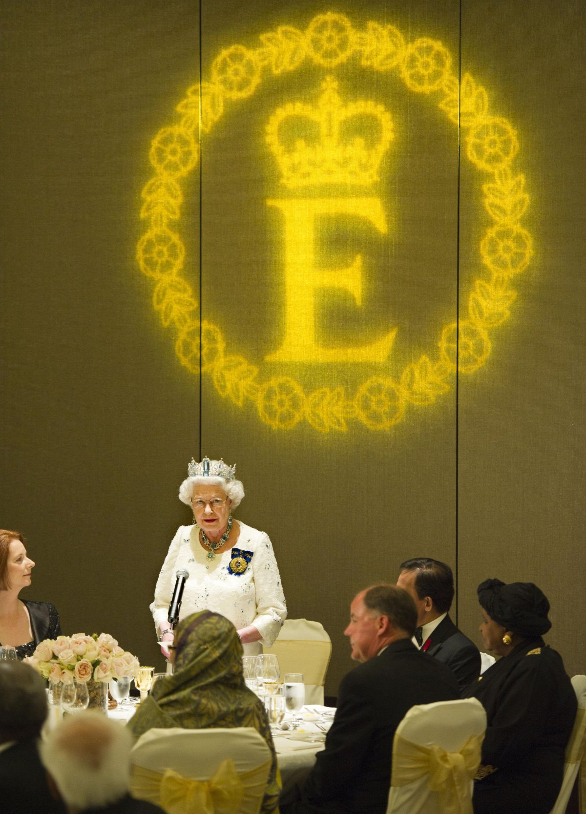 Queen Elizabeth II speaks during a banquet for Commonwealth leaders at the Pan Pacific Hotel in Perth, Australia, on October 28, 2011 (Arthur Edwards/PA Images/Alamy)