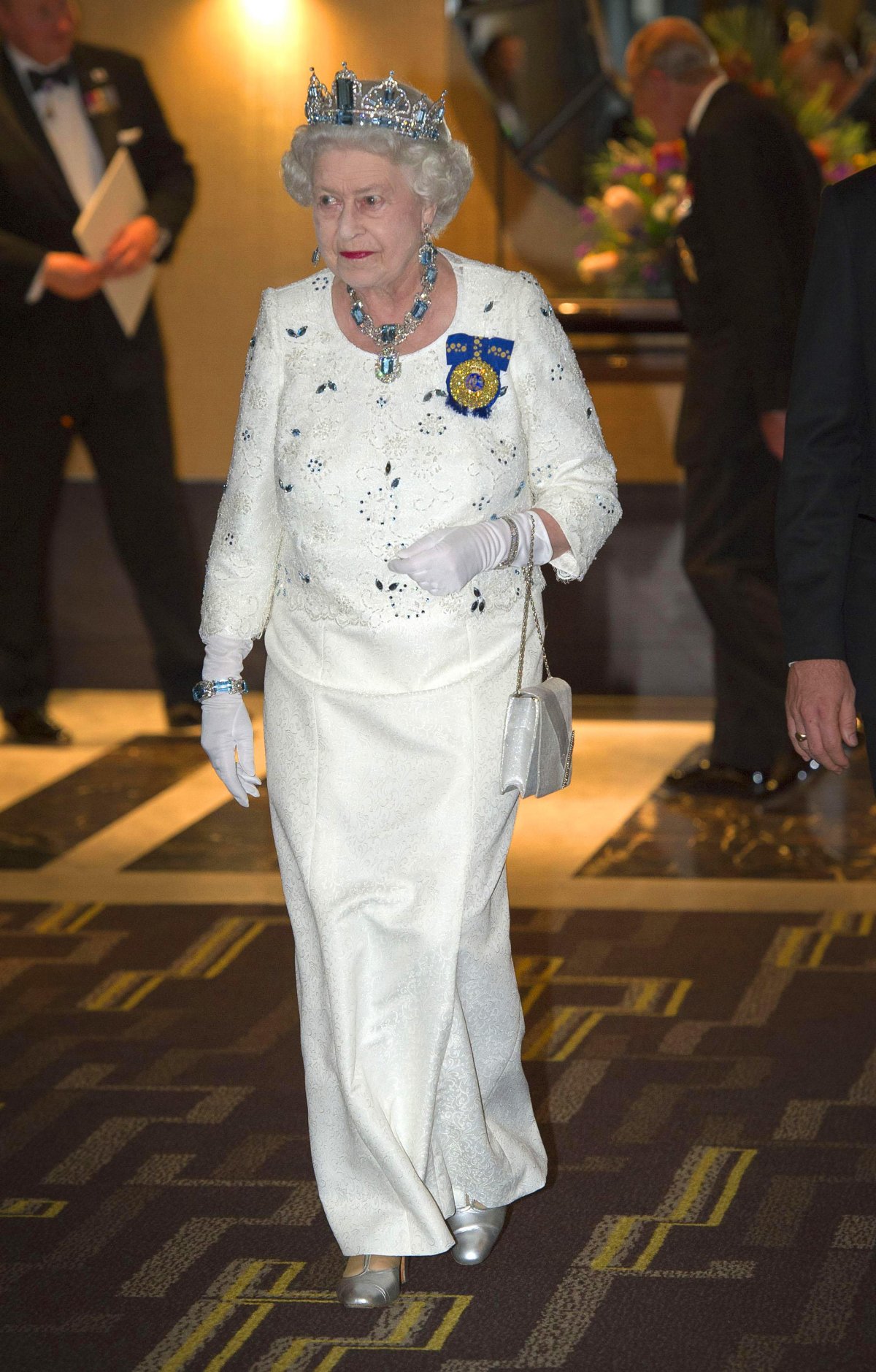 Queen Elizabeth II attends a banquet for Commonwealth leaders at the Pan Pacific Hotel in Perth, Australia, on October 28, 2011 (Arthur Edwards/PA Images/Alamy)