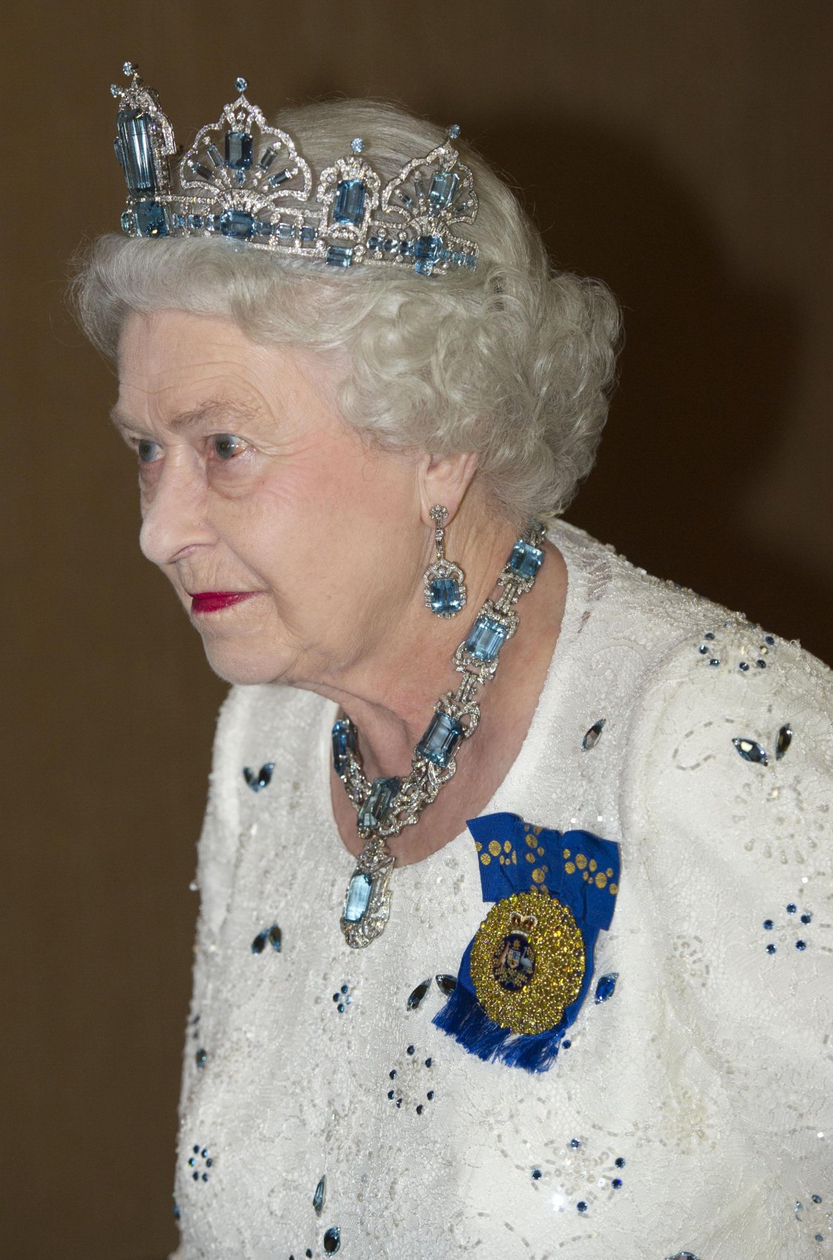 Queen Elizabeth II attends a banquet for Commonwealth leaders at the Pan Pacific Hotel in Perth, Australia, on October 28, 2011 (Arthur Edwards/PA Images/Alamy)