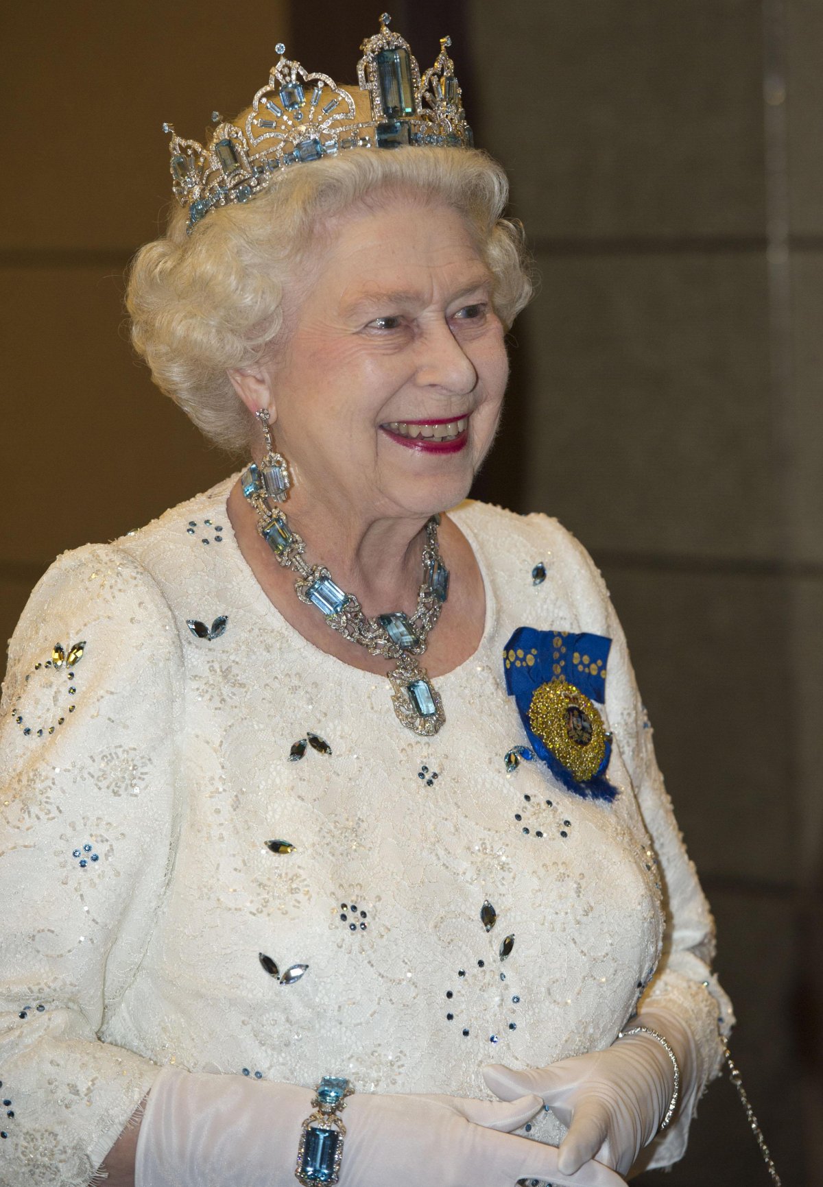 Queen Elizabeth II attends a banquet for Commonwealth leaders at the Pan Pacific Hotel in Perth, Australia, on October 28, 2011 (Arthur Edwards/PA Images/Alamy)