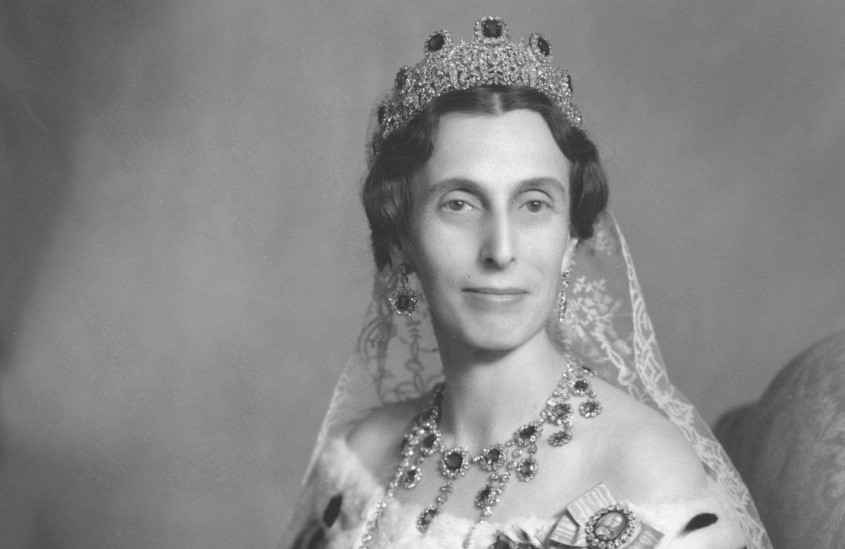 Crown Princess Louise of Sweden poses for official photographic portraits, ca. 1939 (Classic Picture Library/Alamy)