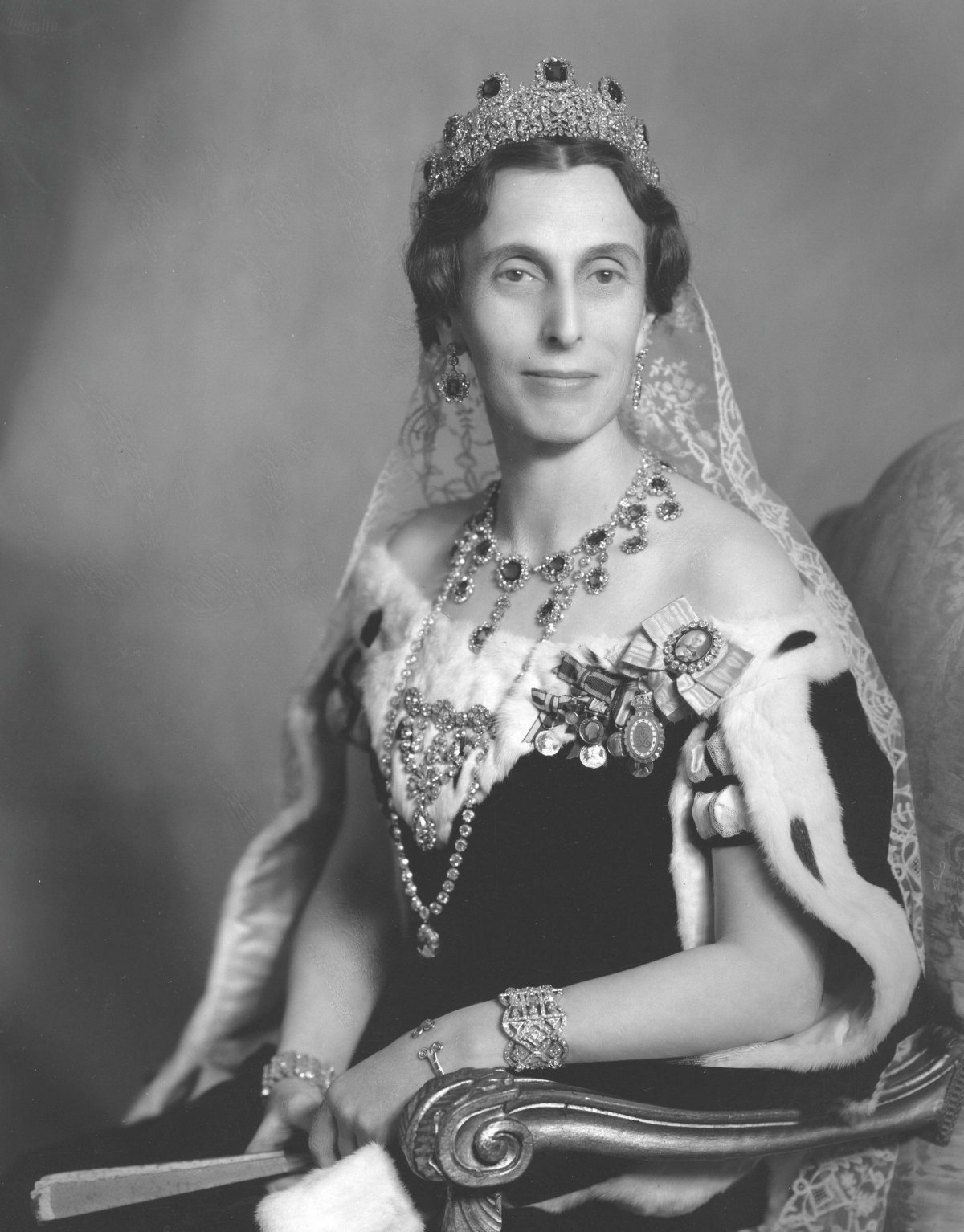 Crown Princess Louise of Sweden poses for official photographic portraits, ca. 1939 (Classic Picture Library/Alamy)