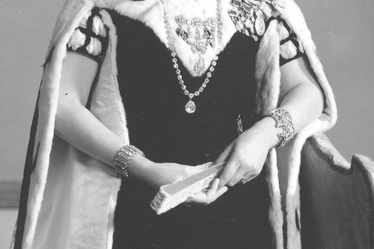 Crown Princess Louise of Sweden poses for official photographic portraits, ca. 1939 (Classic Picture Library/Alamy)