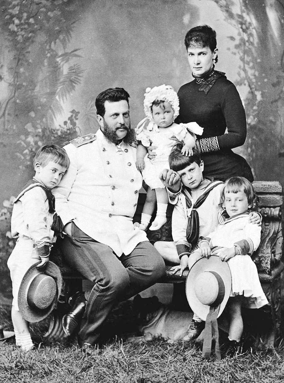 Grand Duke Vladimir Alexandrovich, Grand Duchess Maria Pavlovna, and their four children, Kirill, Boris, Andrei, and Elena, ca. 1884 (Royal Collection Trust)