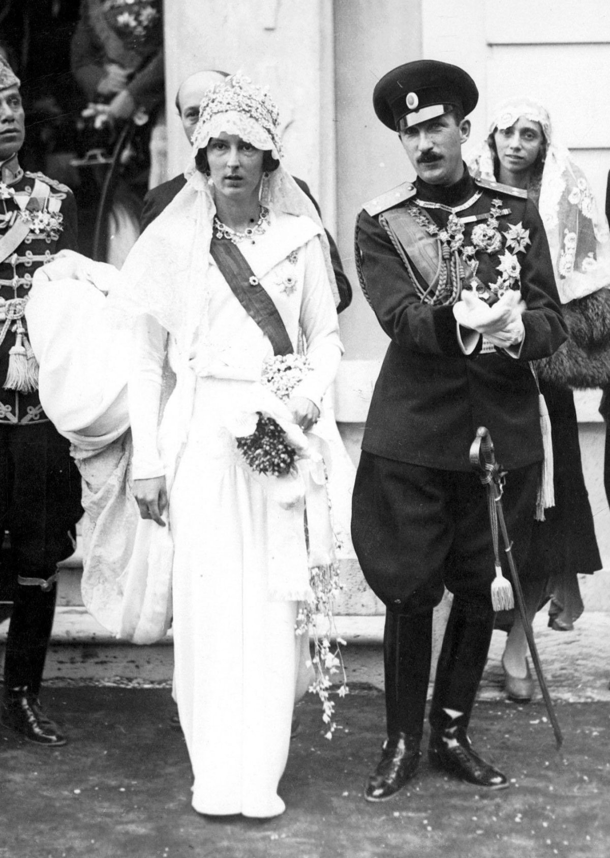 King Boris III of Bulgaria and Princess Giovanna of Italy on their wedding day at the Basilica of Saint Francis of Assisi on October 25, 1930 (Sueddeutsche Zeitung Photo/Alamy)