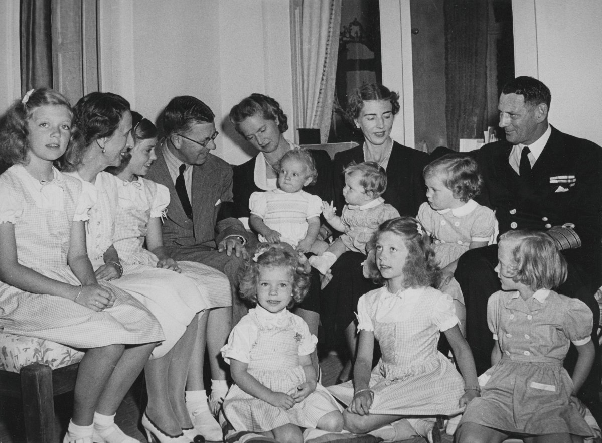 Crown Prince Gustaf Adolf of Sweden poses with his wife, Queen Louise; his daughter and son-in-law, King Frederik IX and Queen Ingrid of Denmark, and their daughters; and his daughter-in-law, Princess Sibylla, with her daughters and sons, ca. 1947 (Classic Picture Library/Alamy)