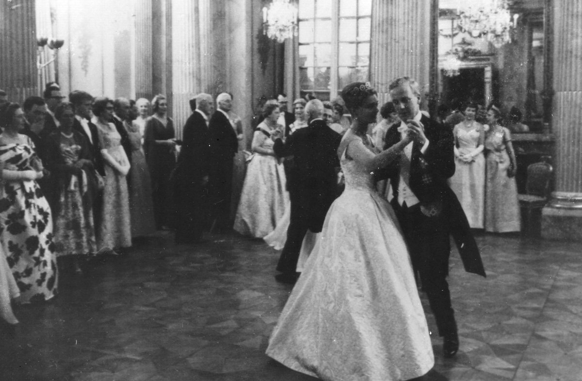 Princess Birgitta of Sweden and Prince Johann Georg of Hohenzollern dance at a ball on the eve of their civil wedding ceremony in Stockholm, May 24, 1961 (Smith Archive/Alamy)