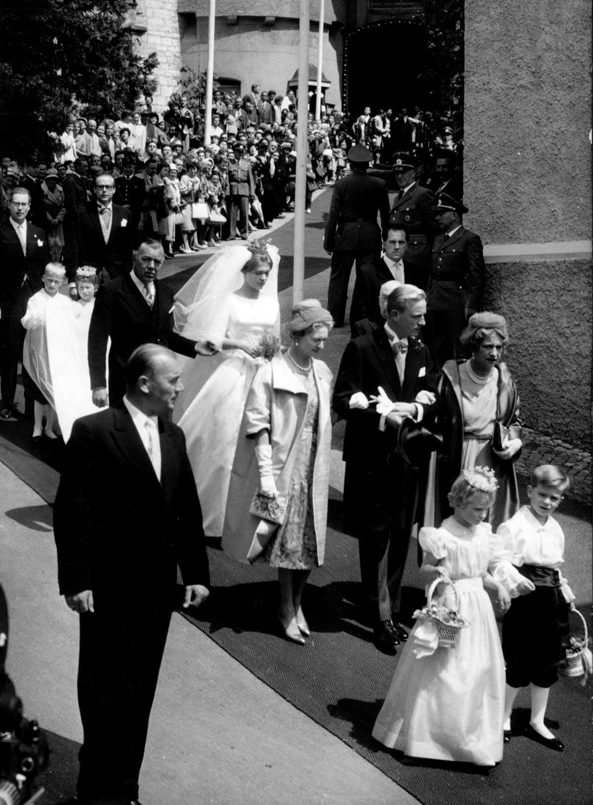 Princess Birgitta of Sweden, with Prince Bertil, arrives behind Prince Johann Georg of Hohenzollern, with Princess Sibylla and Princess Margarete Karola, as they arrive for their religious wedding ceremony in Sigmaringen on May 30, 1961 (Keystone Press/Alamy)
