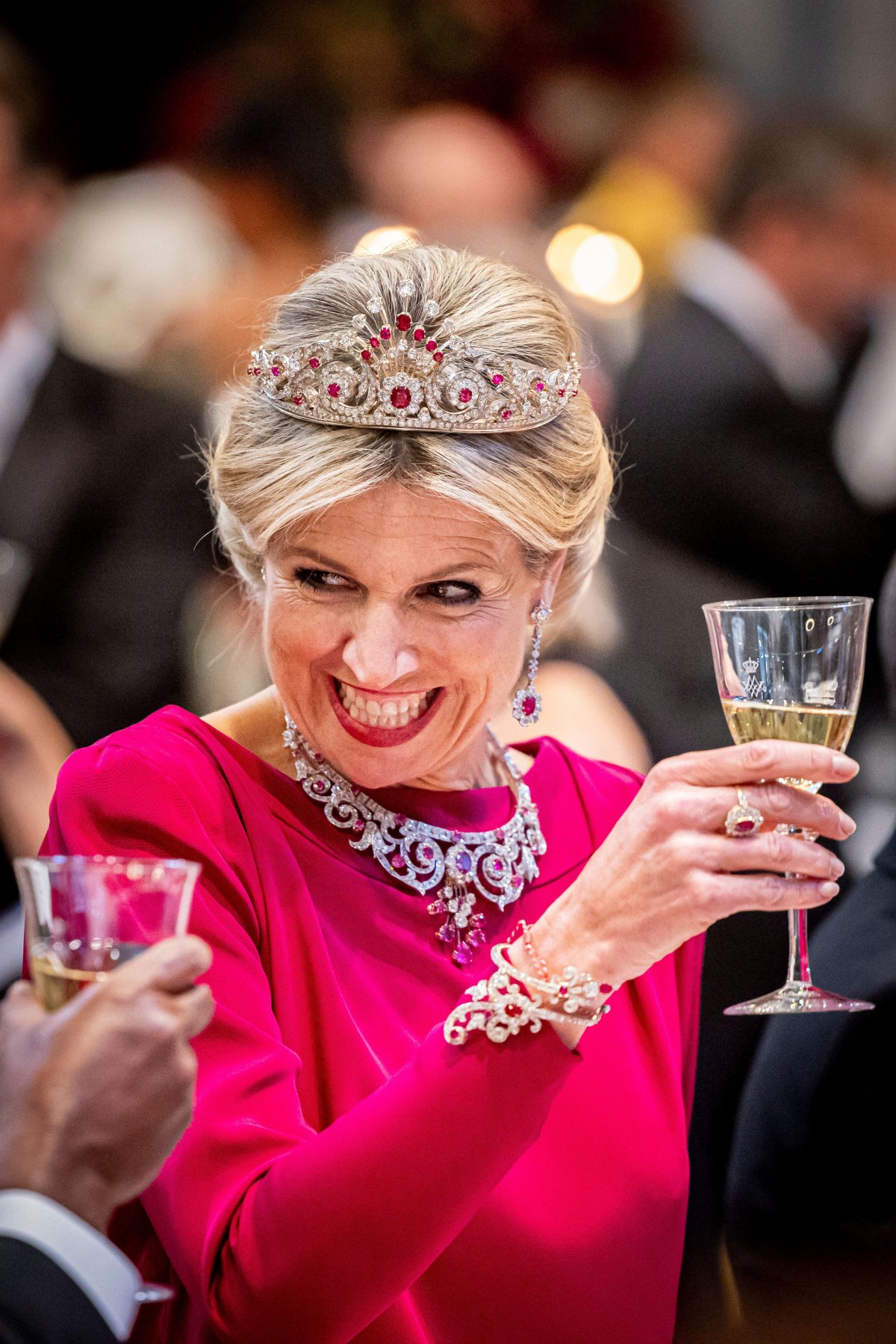 The Queen of the Netherlands toasts during a gala dinner at the Royal Palace in Amsterdam on June 5, 2024 (Patrick van Katwijk/DPA Picture Alliance/Alamy)