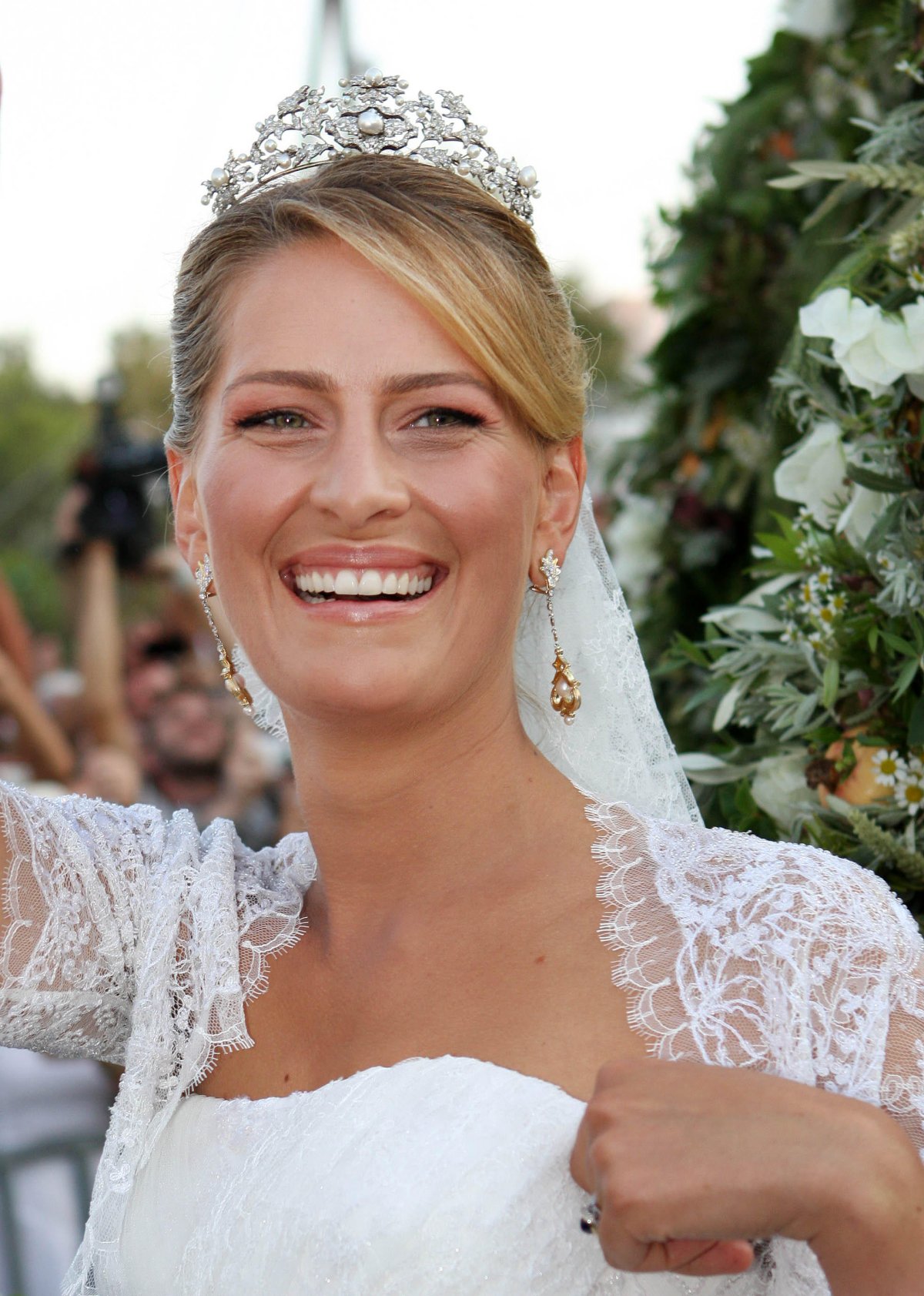 Tatiana Blatnik arrives for her wedding to Prince Nikolaos in Spetses, August 2010 (Albert Nieboer/DPA Picture Alliance Archive/Alamy)