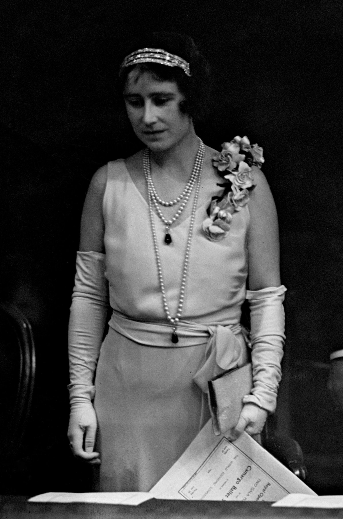 The Duchess of York attends a performance by the Camargo Ballet Society at the Royal Opera House in Covent Garden, June 27, 1933 (PA Images/Alamy)
